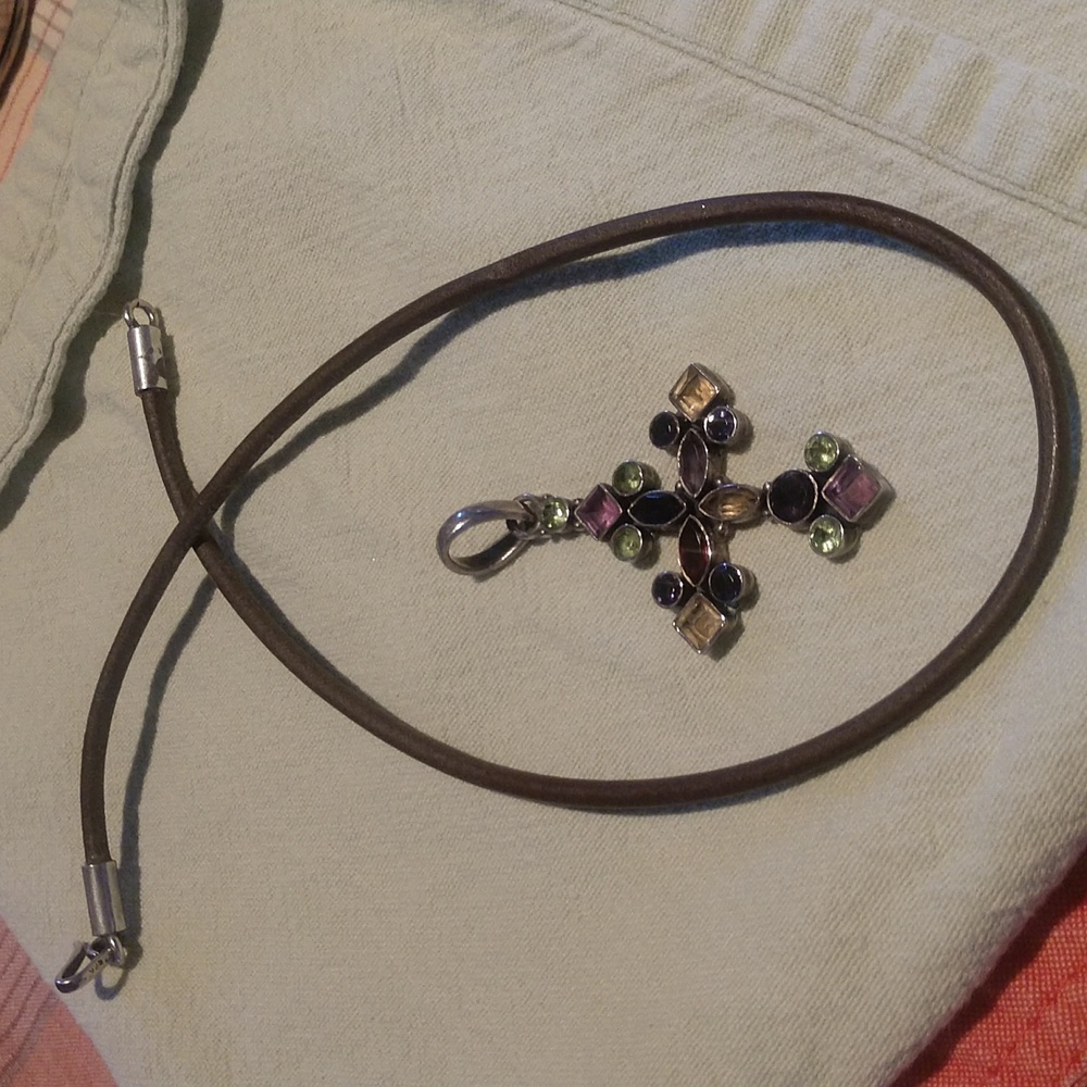 Gemstone cross necklace - Picture 13 of 16